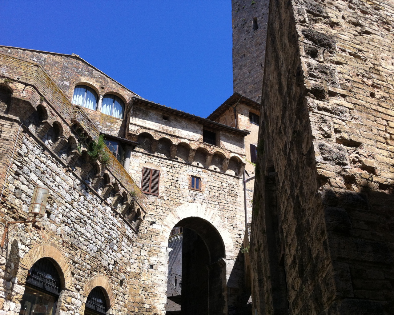 Древние дома в Сиене, Италия