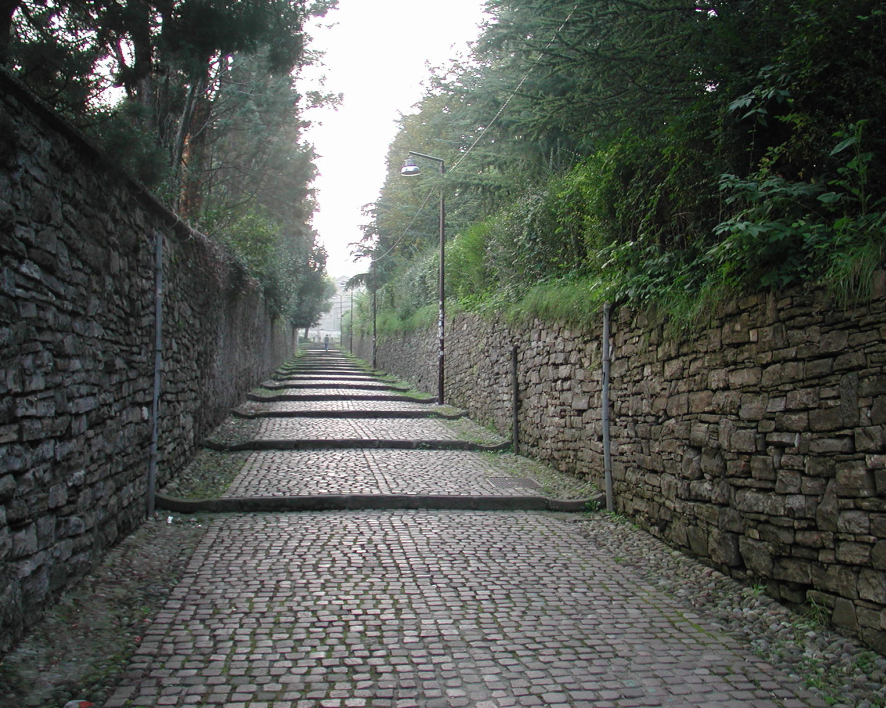 Старинная дорога в Бергамо, Италия
