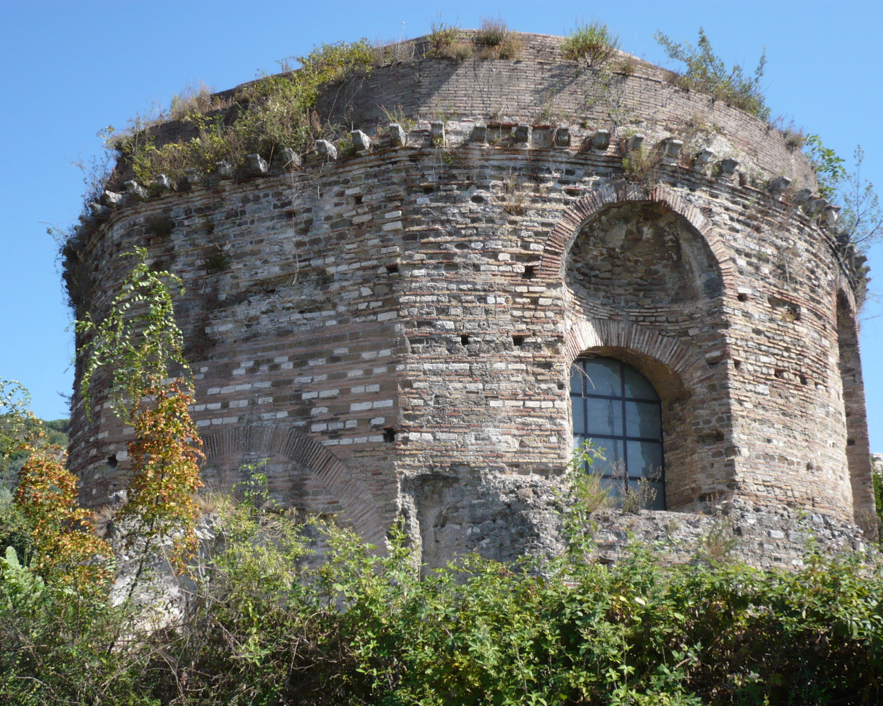 Старинная башня в Тиволи, Италия