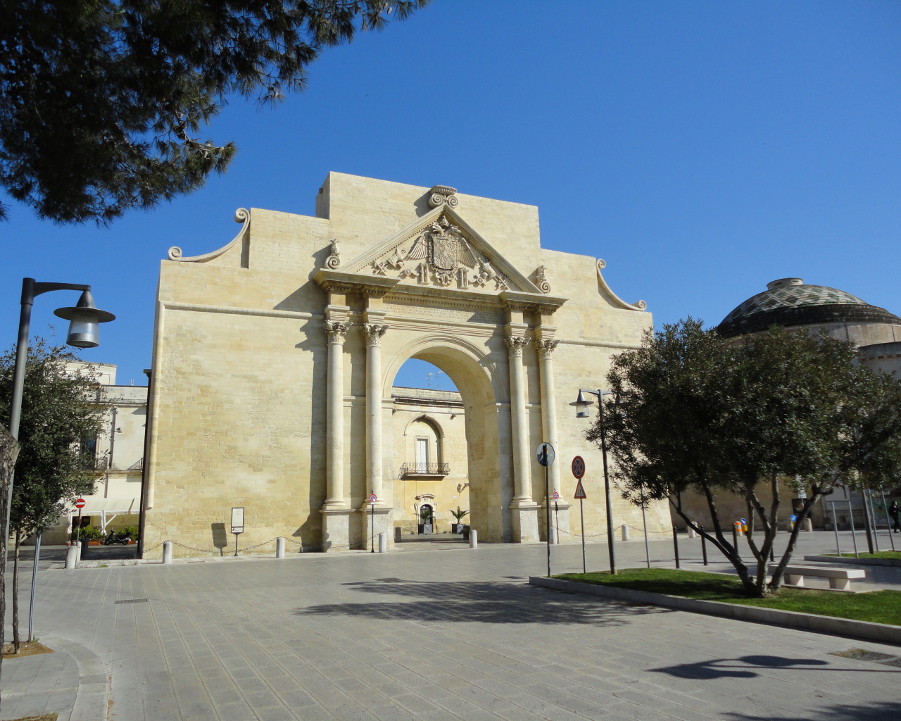 Арка в Неаполе, Италия