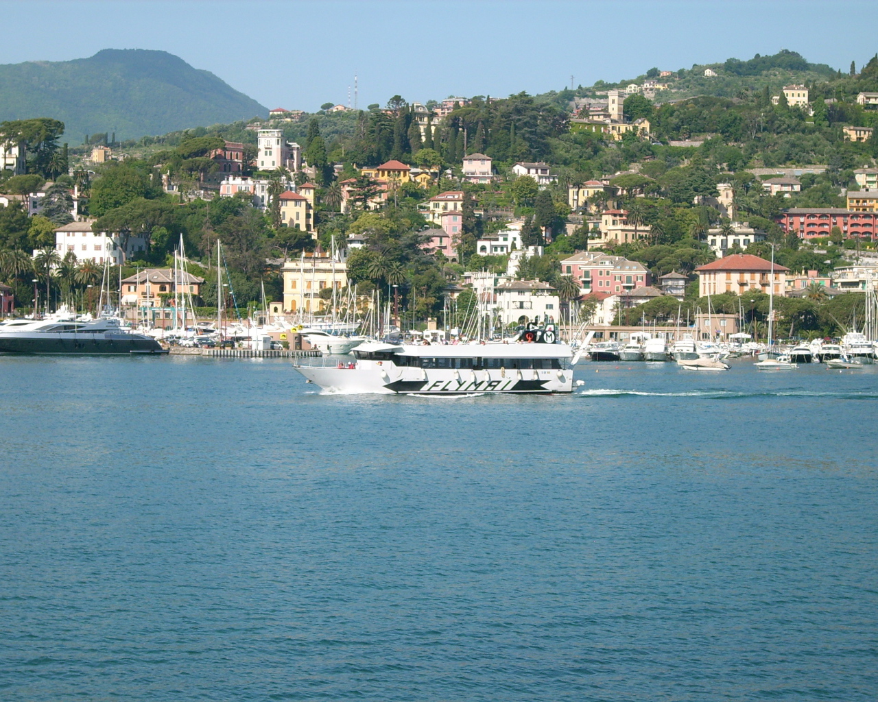 Залив на курорте Рапалло, Италия