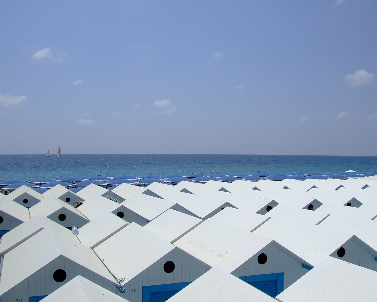 Пляжные домики на курорте Челле Лигуре, Италия