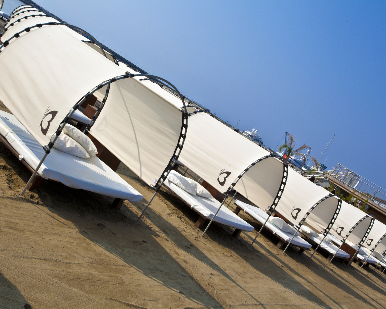 Пляж в Лоано, Италия