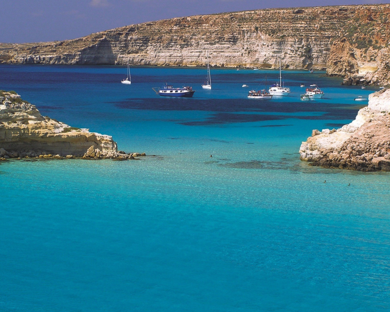 Голубая лагуна на курорте в Римини, Италия