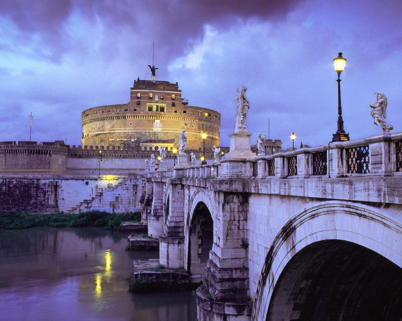 Мост через реку в Риме, Италия