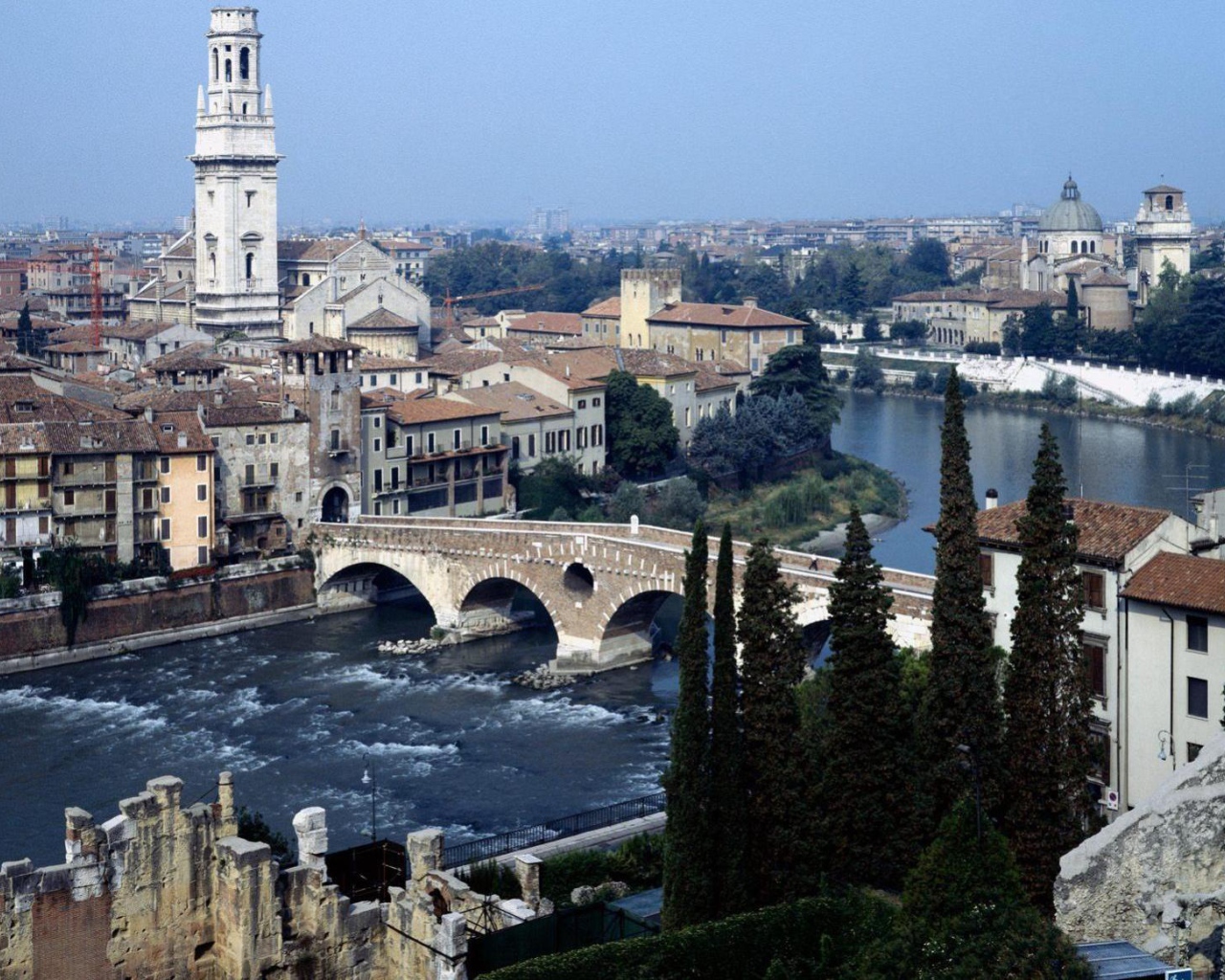Мост через реку в Вероне, Италия