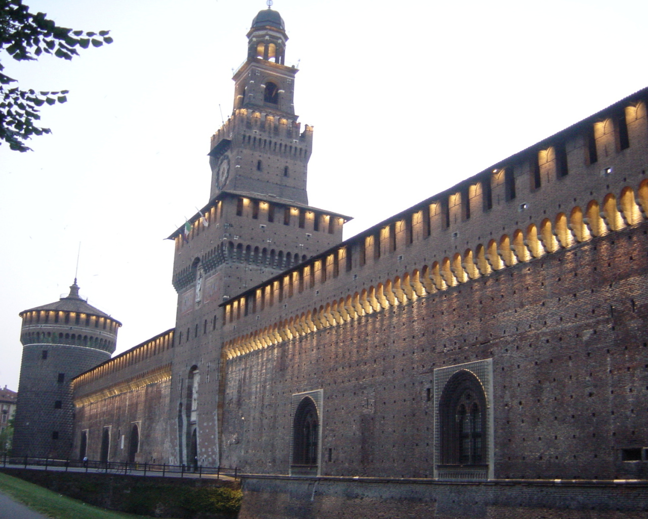 Кастелло Сфорцеско в Милане, Италия