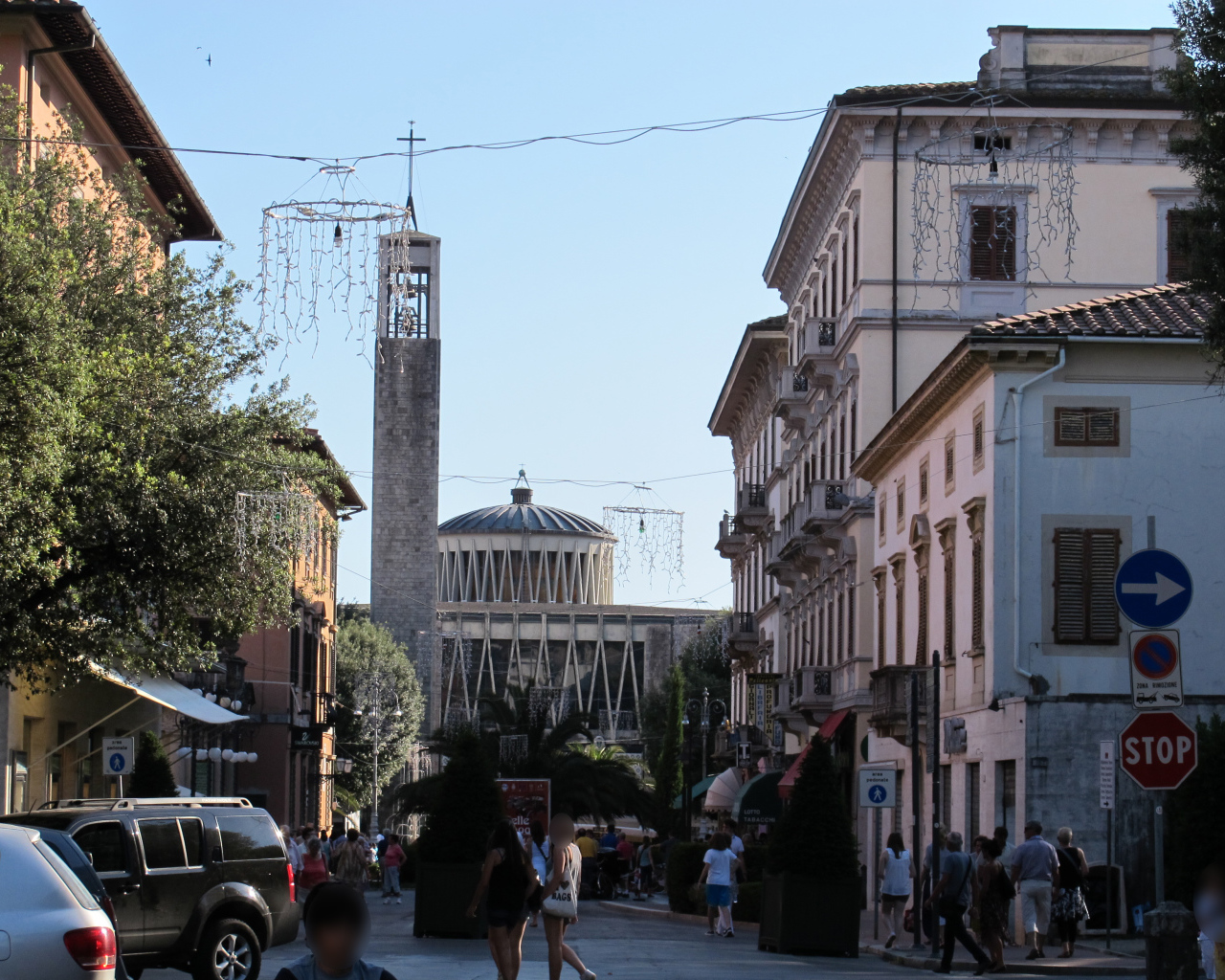 Городская улица на курорте в Монтекатини Терме, Италия