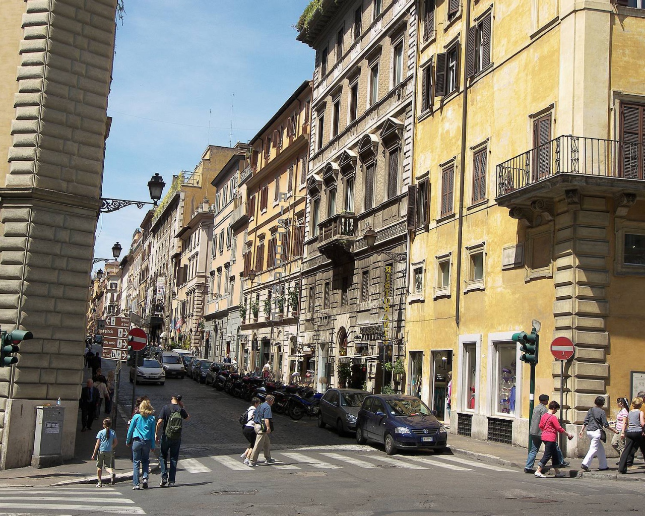 Городская улица в Риме, Италия