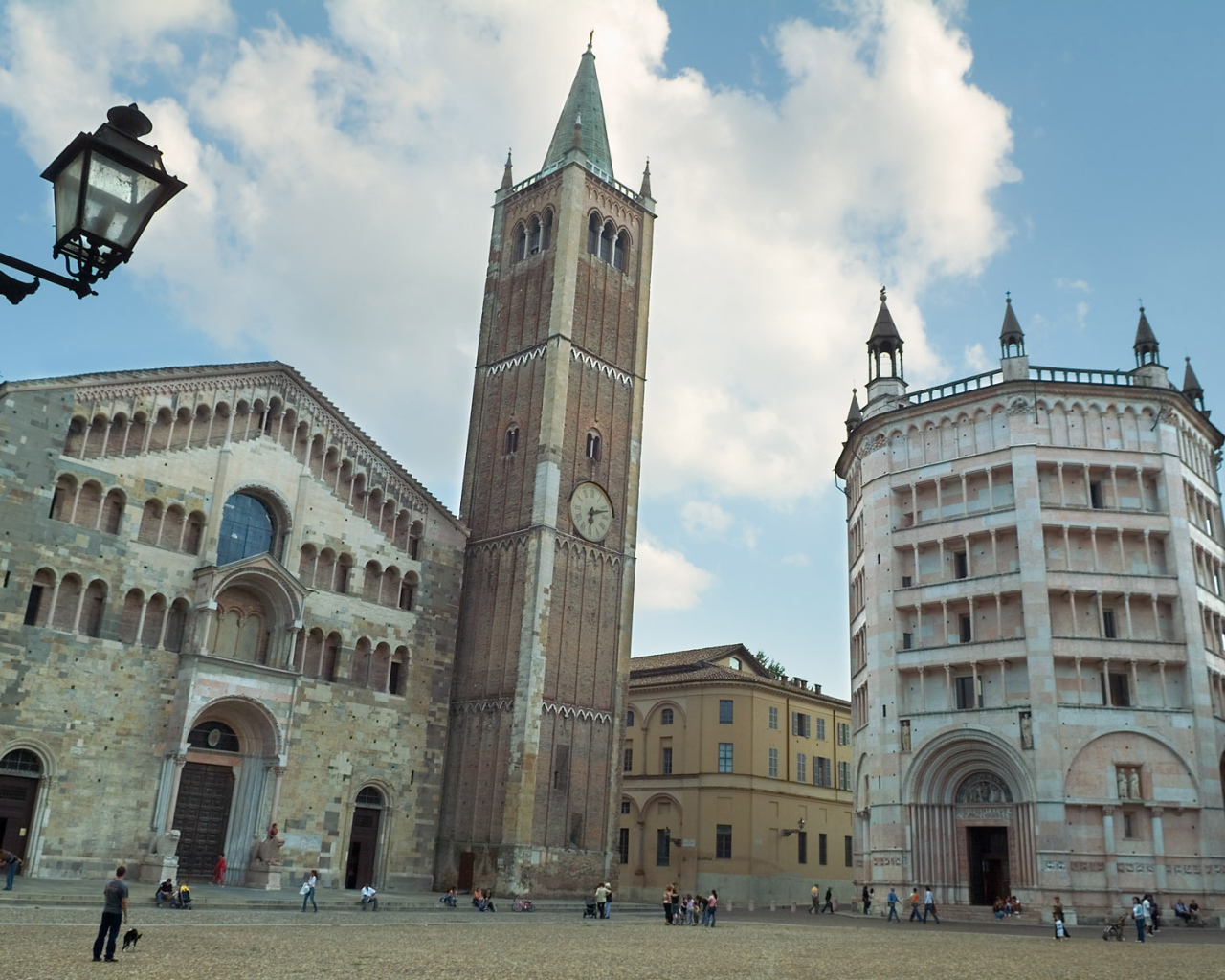 Башня с часами в Парме, Италия