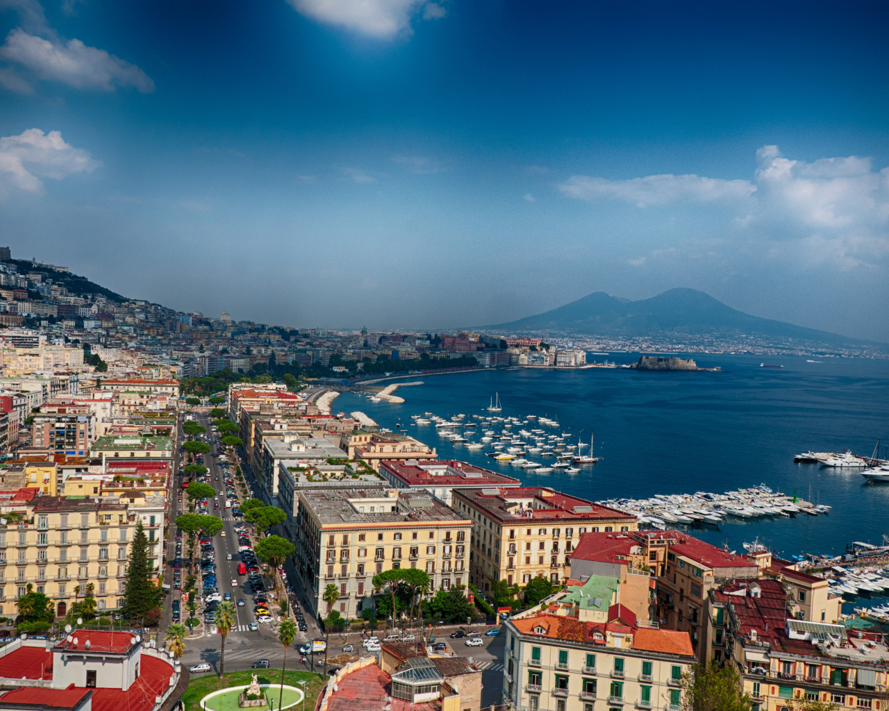Прибрежные улицы в Неаполе, Италия