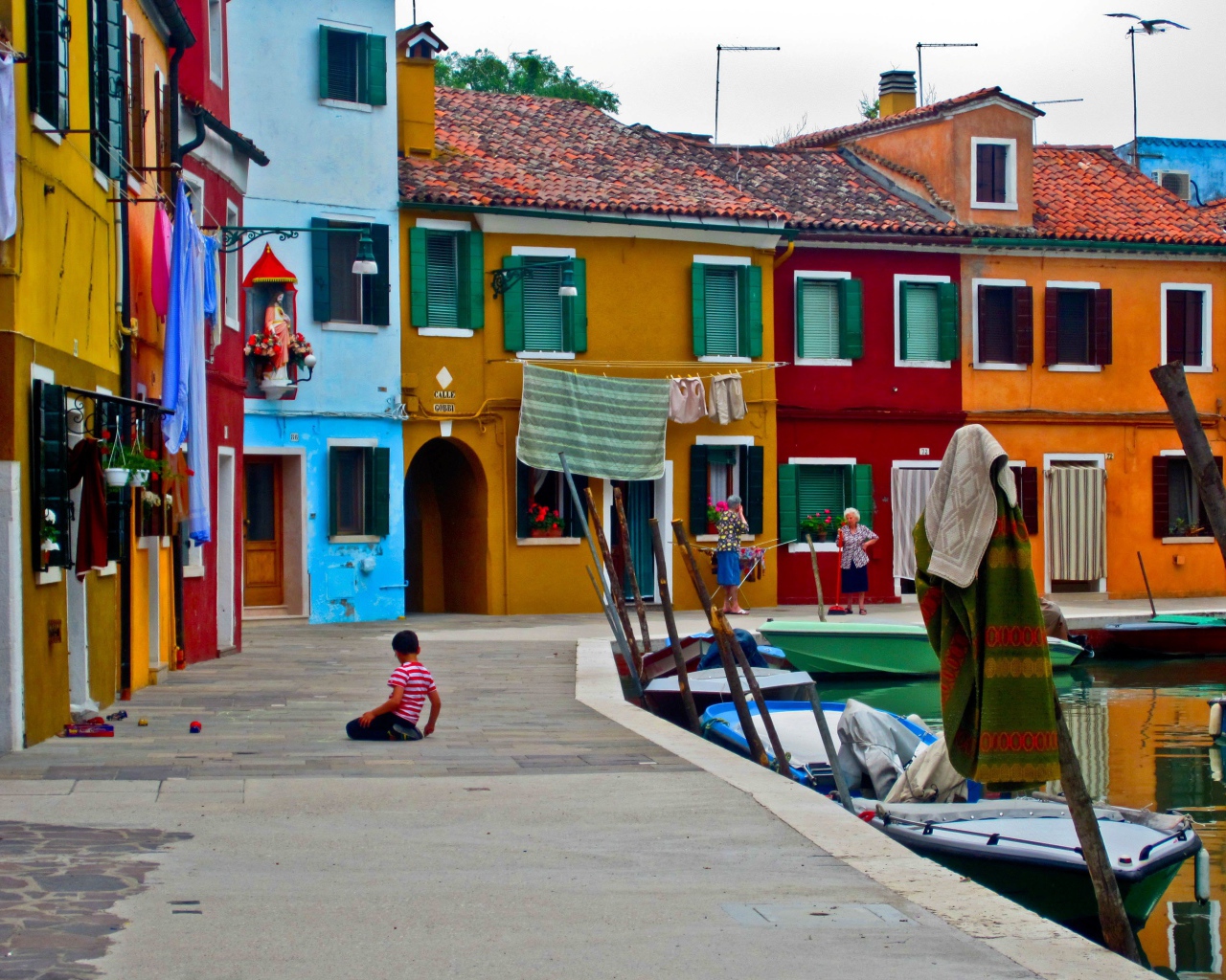 Красочные дома на острове Мурано, Италия