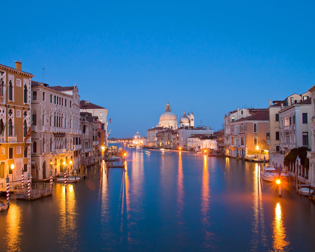 Предрассветный канал в Венеции, Италия