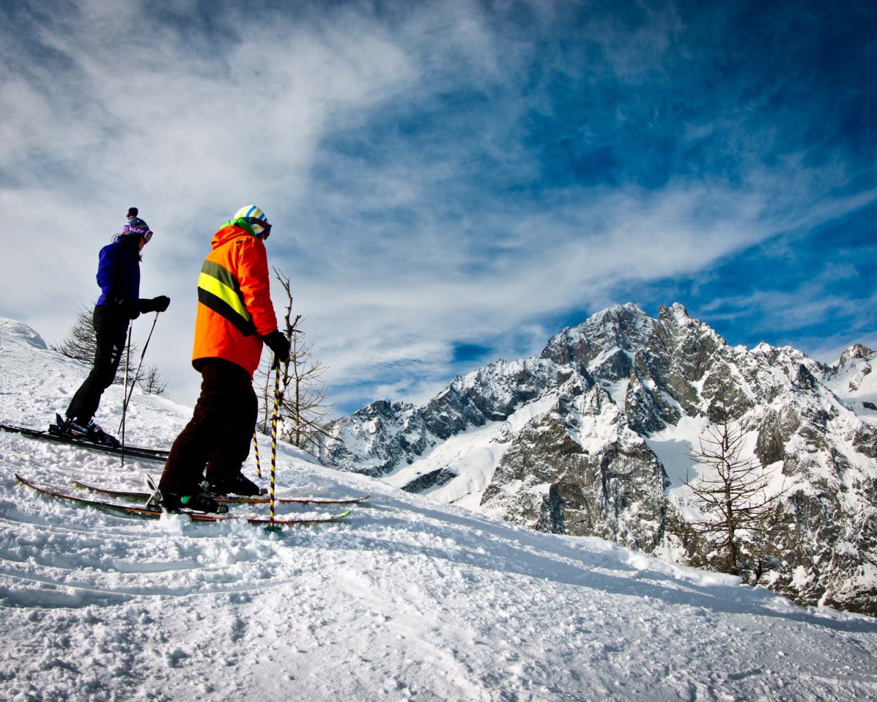 Спуск на лыжах на горнолыжном курорте Курмайор, Италия