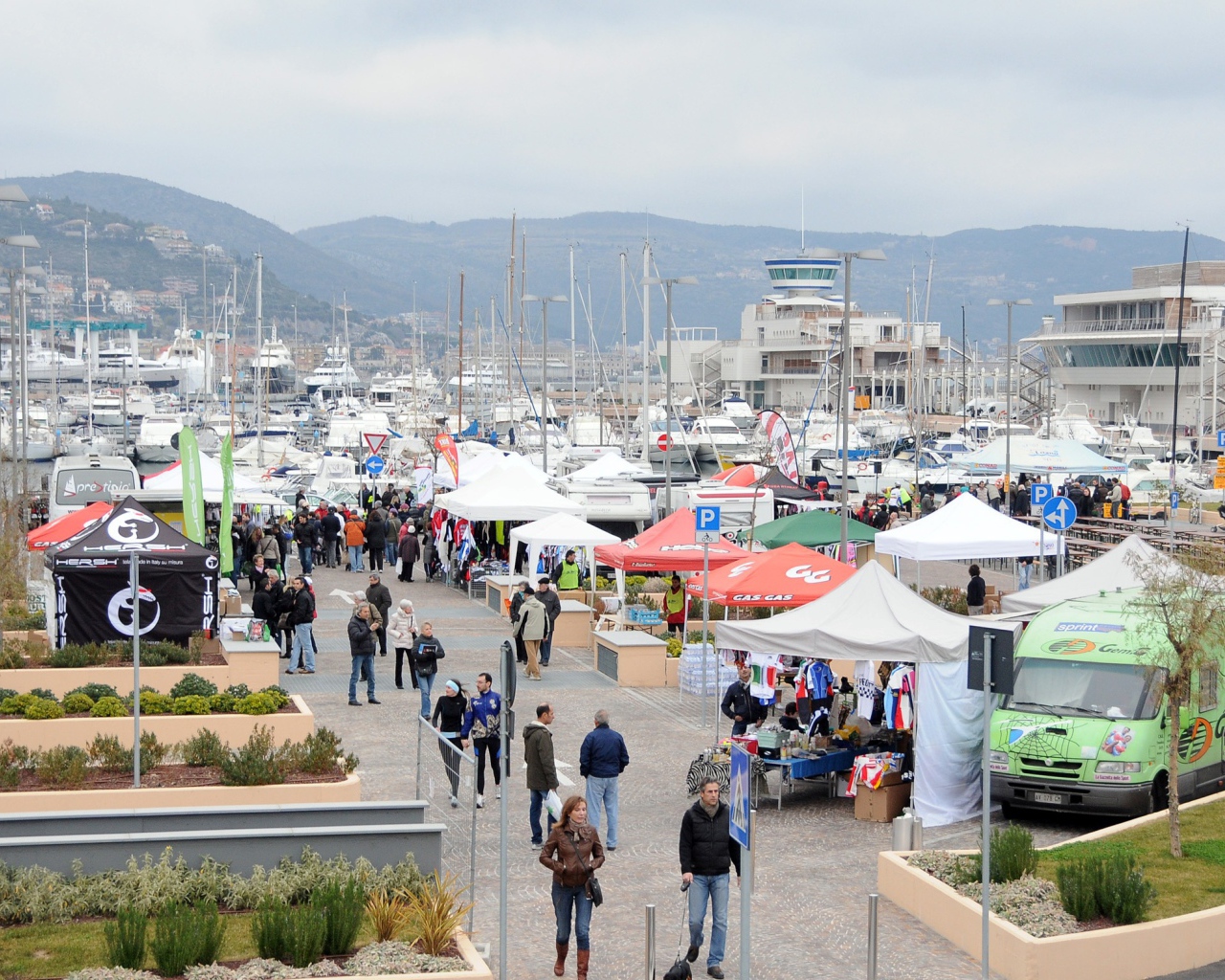 Набережная в Лоано, Италия