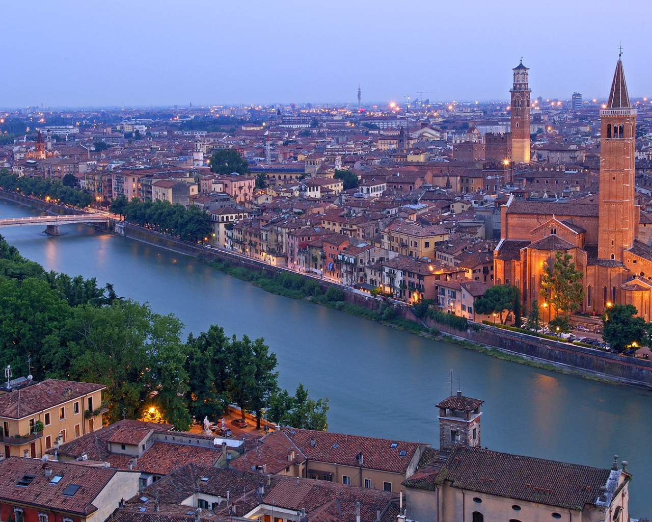 Вечерние огни в Вероне, Италия