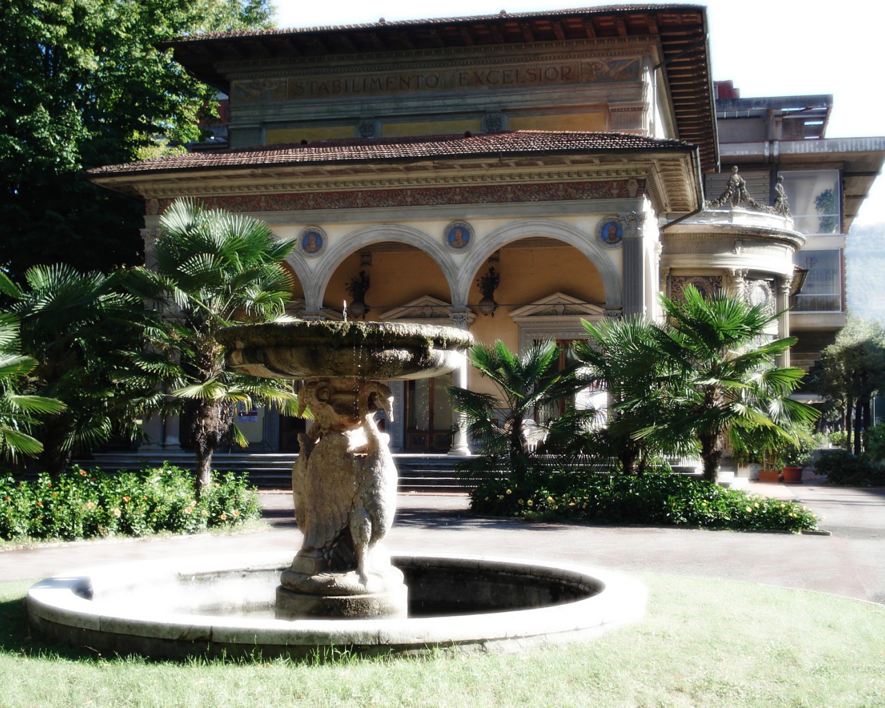 Фонтан на курорте в Монтекатини Терме, Италия