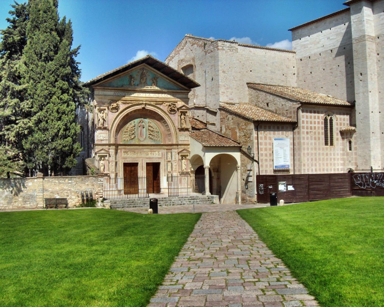 Старинное здание в Перудже, Италия