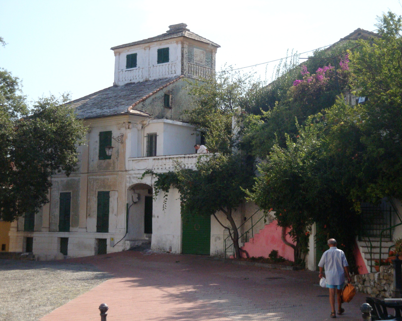 Старинное здание на курорте Сан Бартоломео Аль Маре, Италия