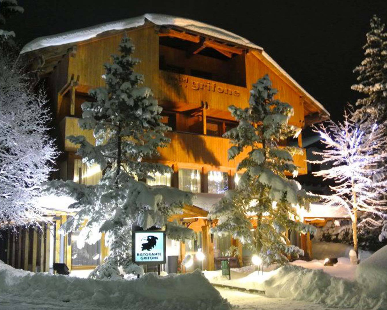 Отель Грифон на горнолыжном курорте Мадонна ди Кампильо, Италия