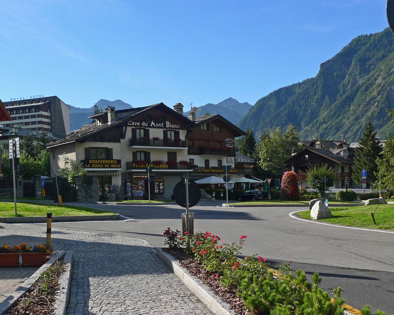 Гостиница Монблан на горнолыжном курорте Курмайор, Италия