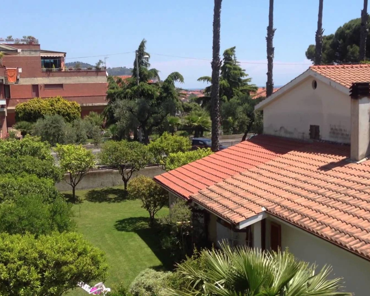 Гостиница у побережья на курорте Диано Марино, Италия