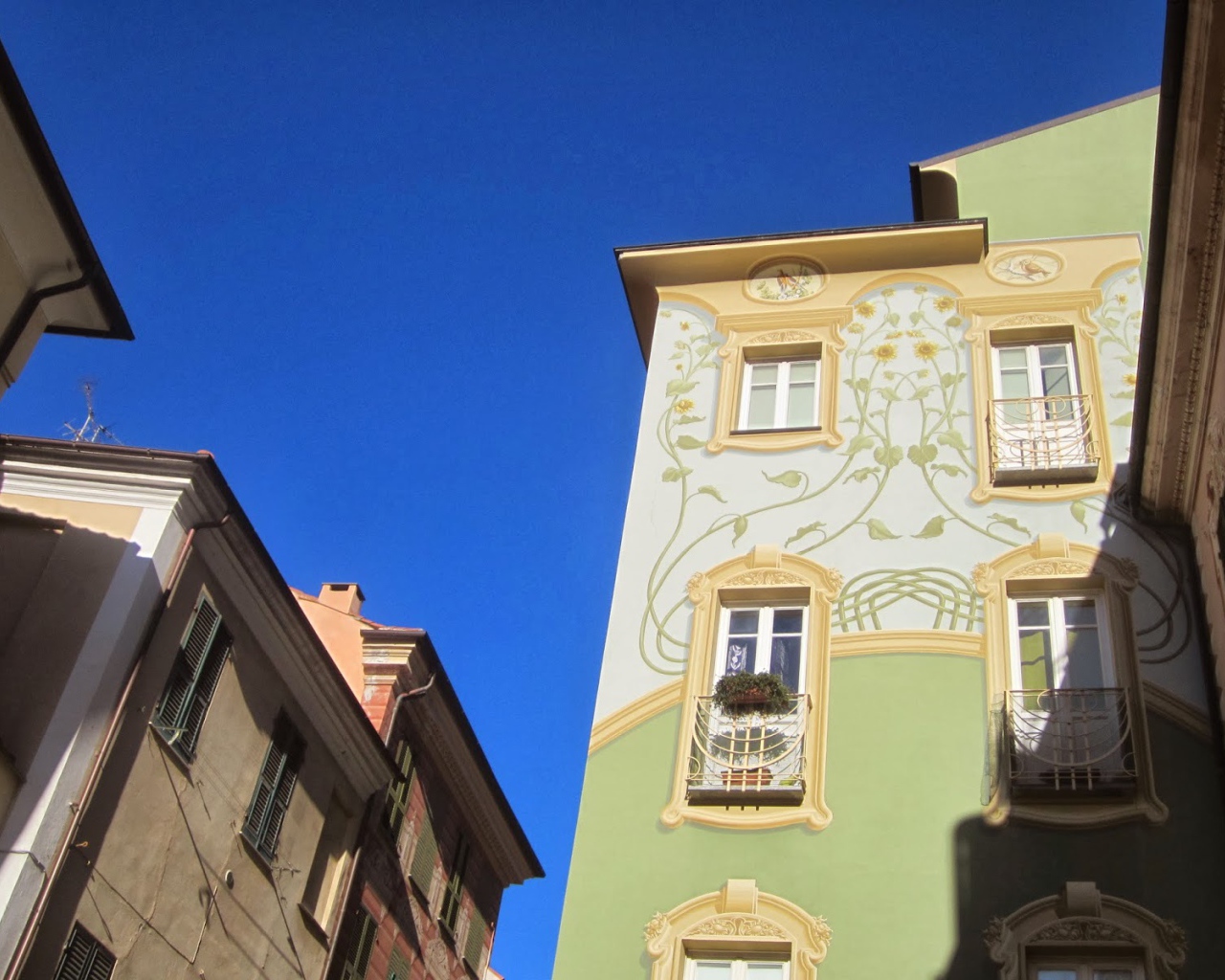 Дом с рисунками в Лоано, Италия