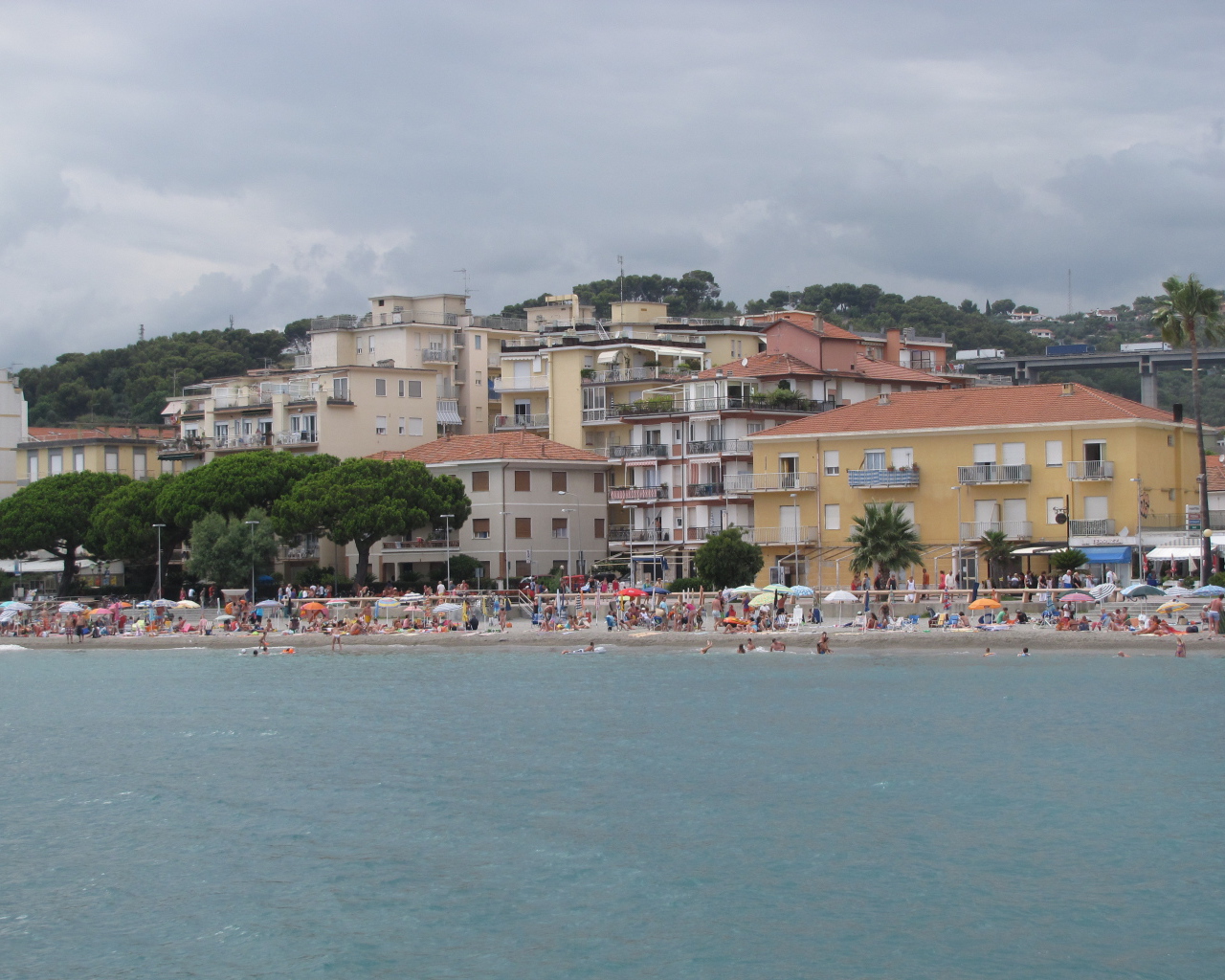 Дома на набережной на курорте Сан Бартоломео Аль Маре, Италия