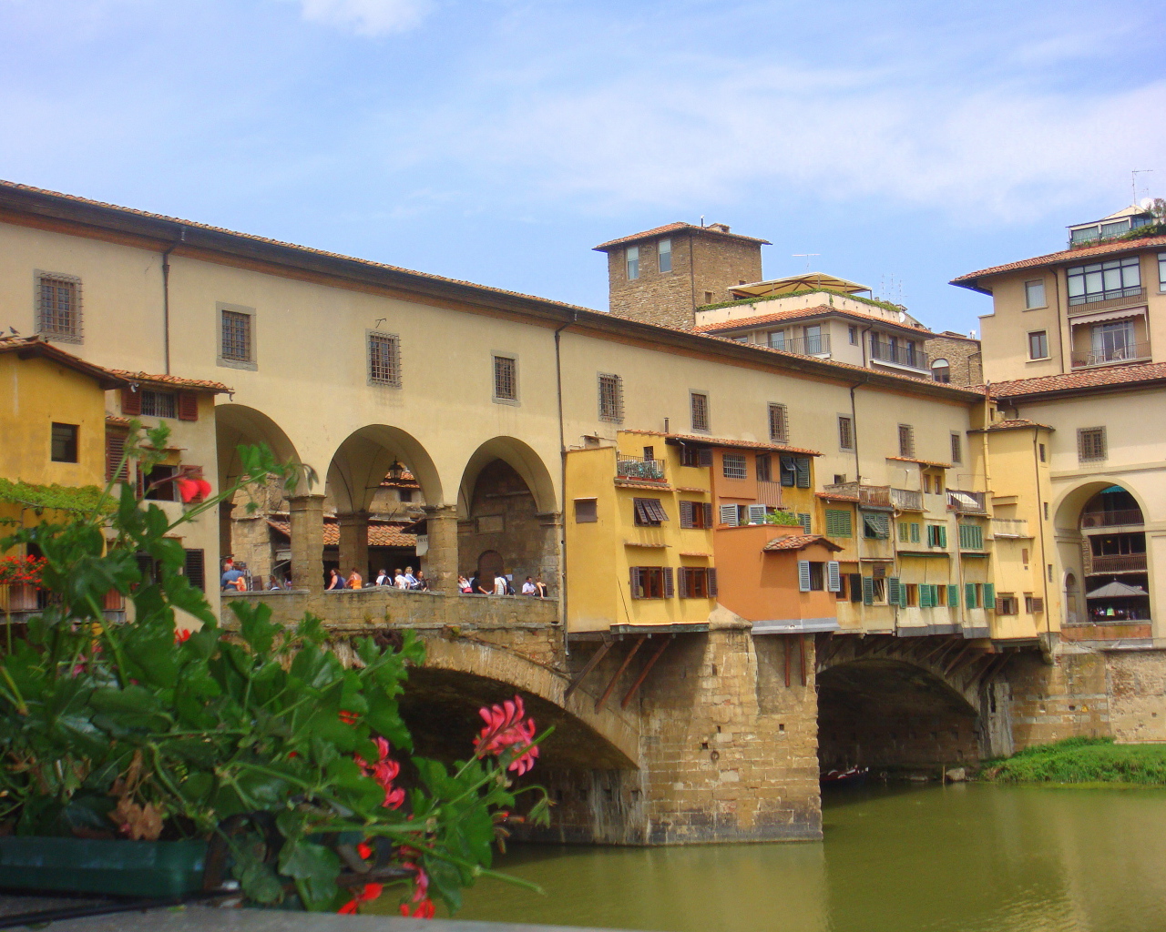 Дома на мосту во Флоренции, Италия