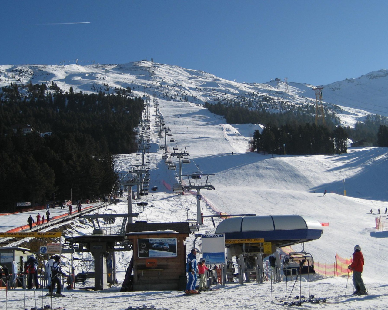 Подъемник на курорте в Бормио, Италия