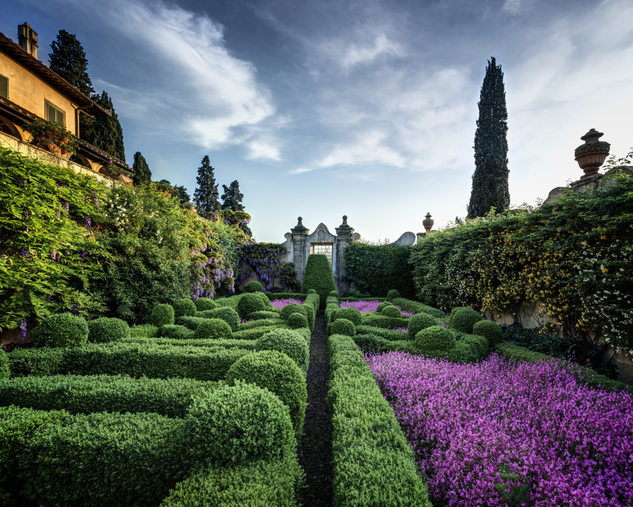 Великолепный сад во Флоренции, Италия