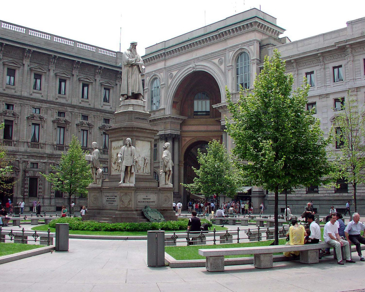 Памятник в Милане, Италия