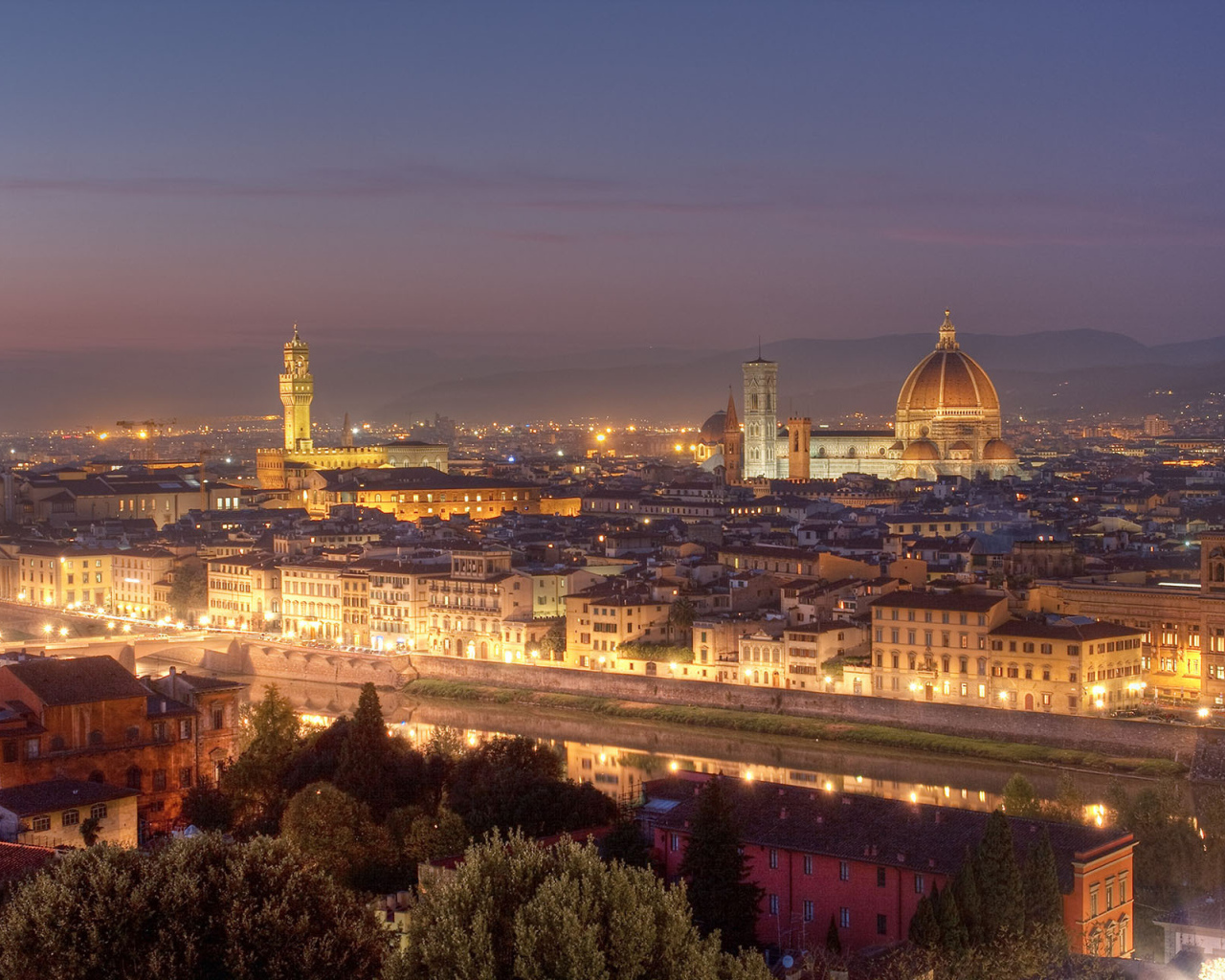 Ночные огни во Флоренции, Италия