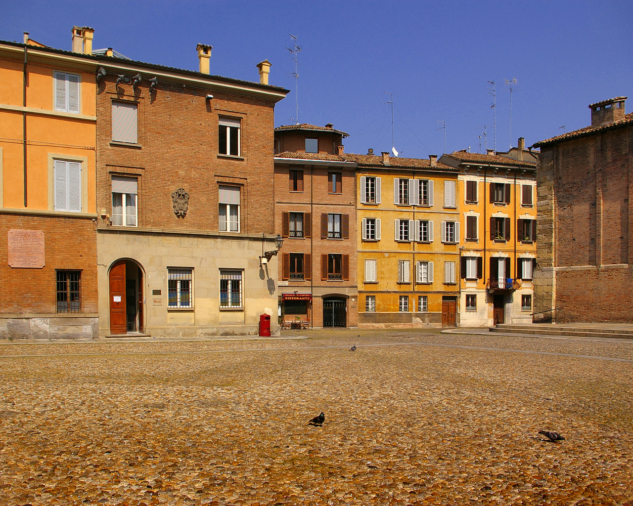 Старинные здания в Парме, Италия