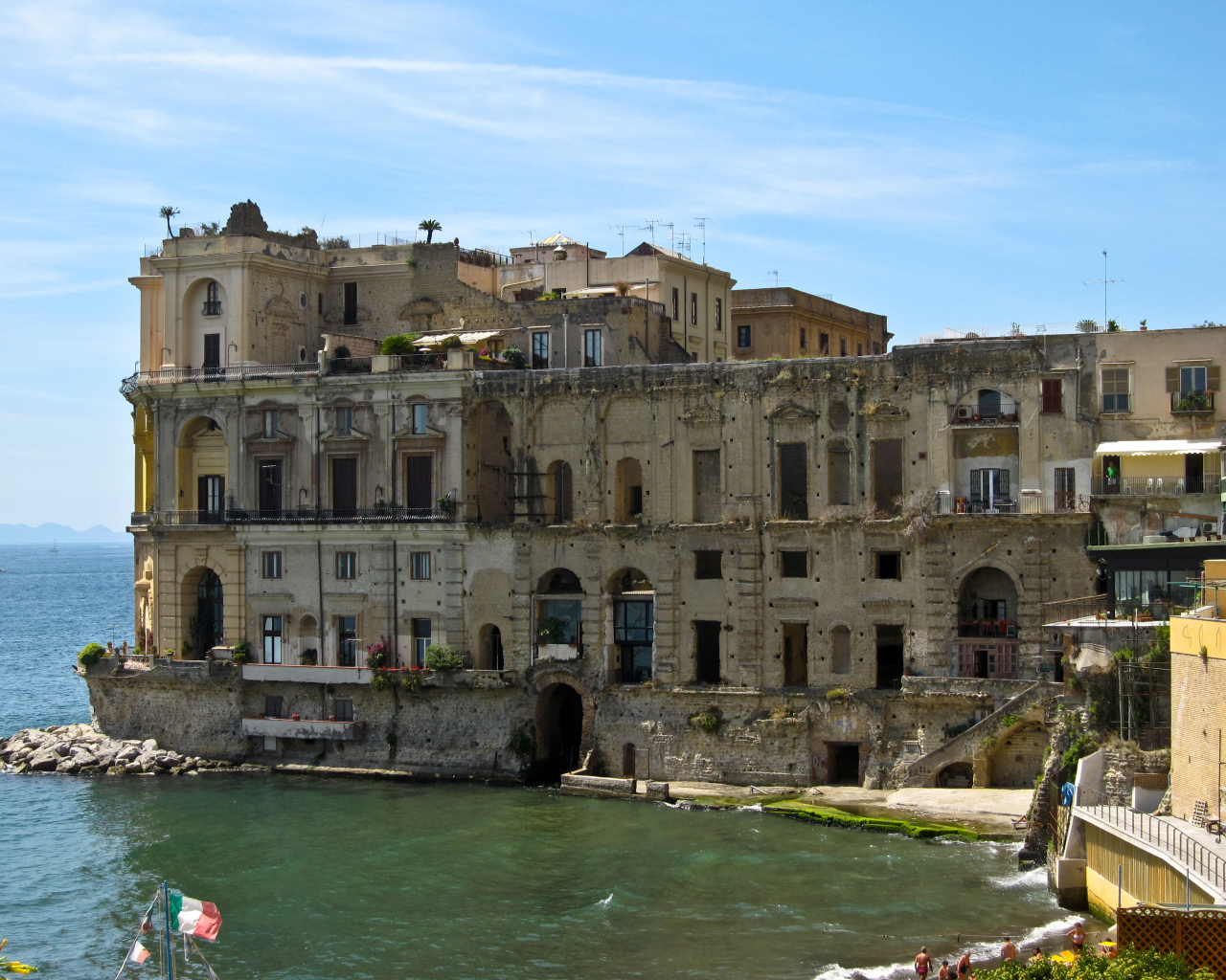 Старинный дом в Неаполе, Италия