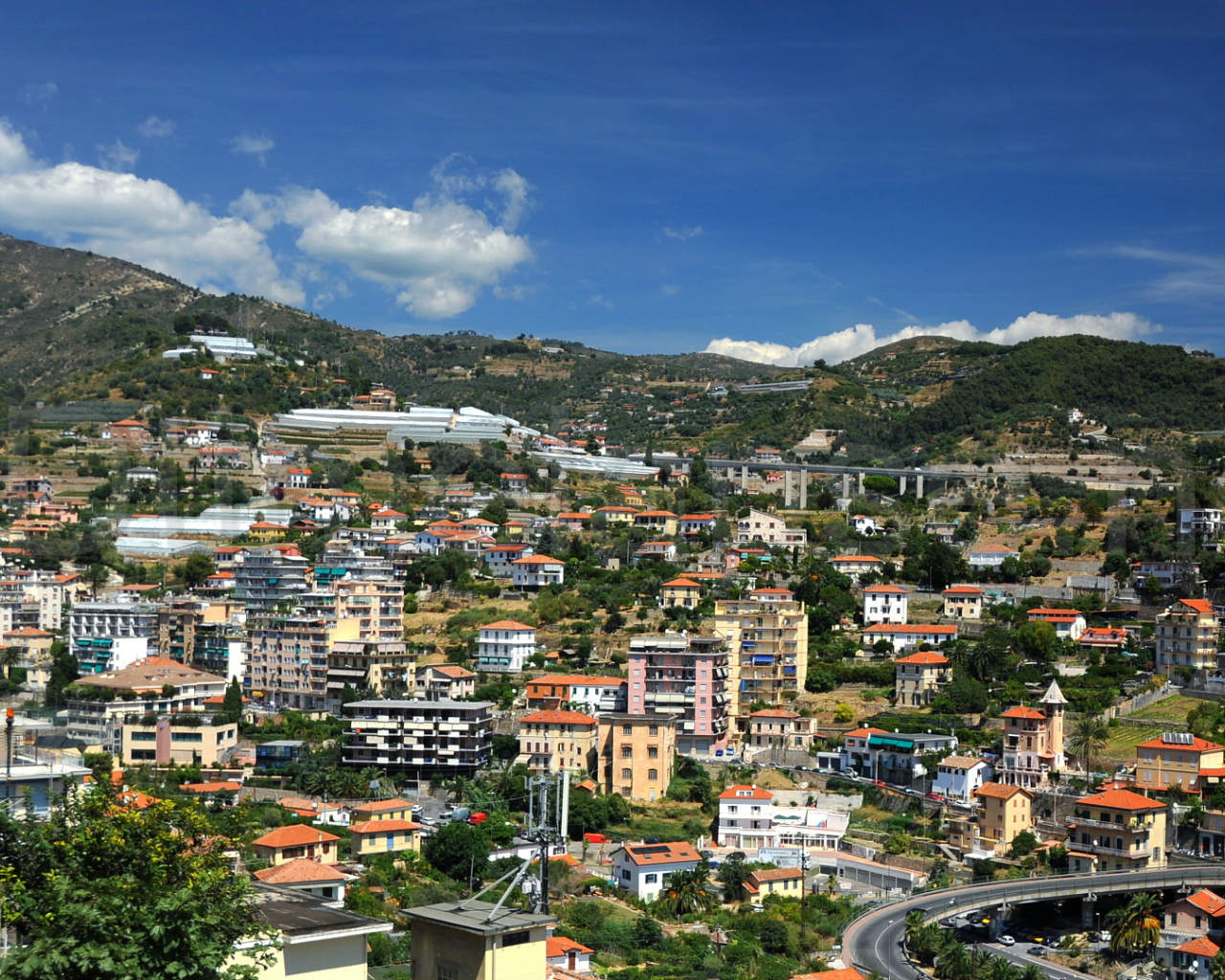 Панорама города в Сан Ремо, Италия