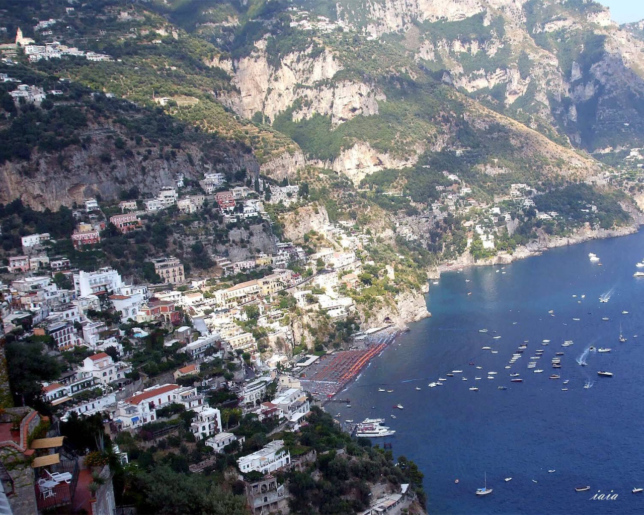 Панорама города на курорте Позитано, Италия