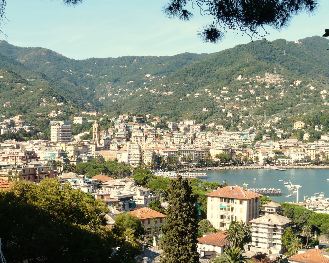 Панорама на курорте Рапалло, Италия