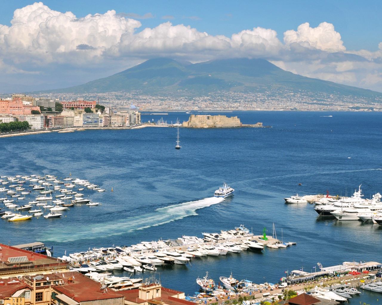 Порт в Неаполе, Италия