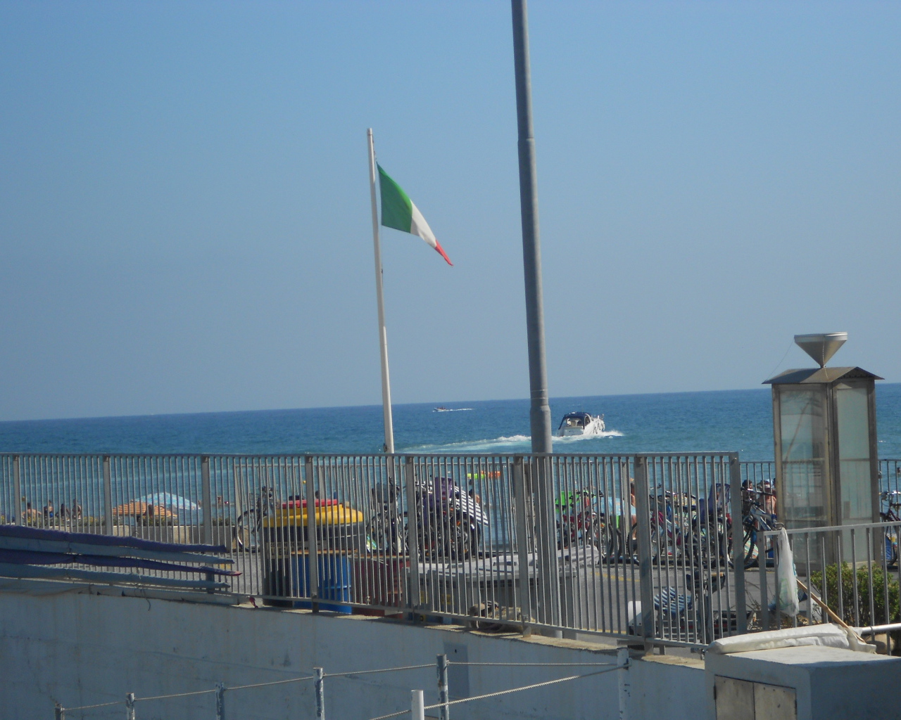 Набережная на курорте Диано Марино, Италия