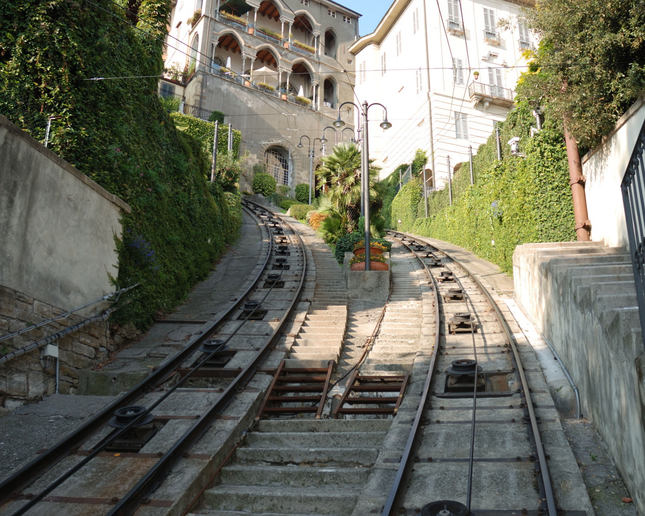 Рельсы фуникулера в Бергамо, Италия