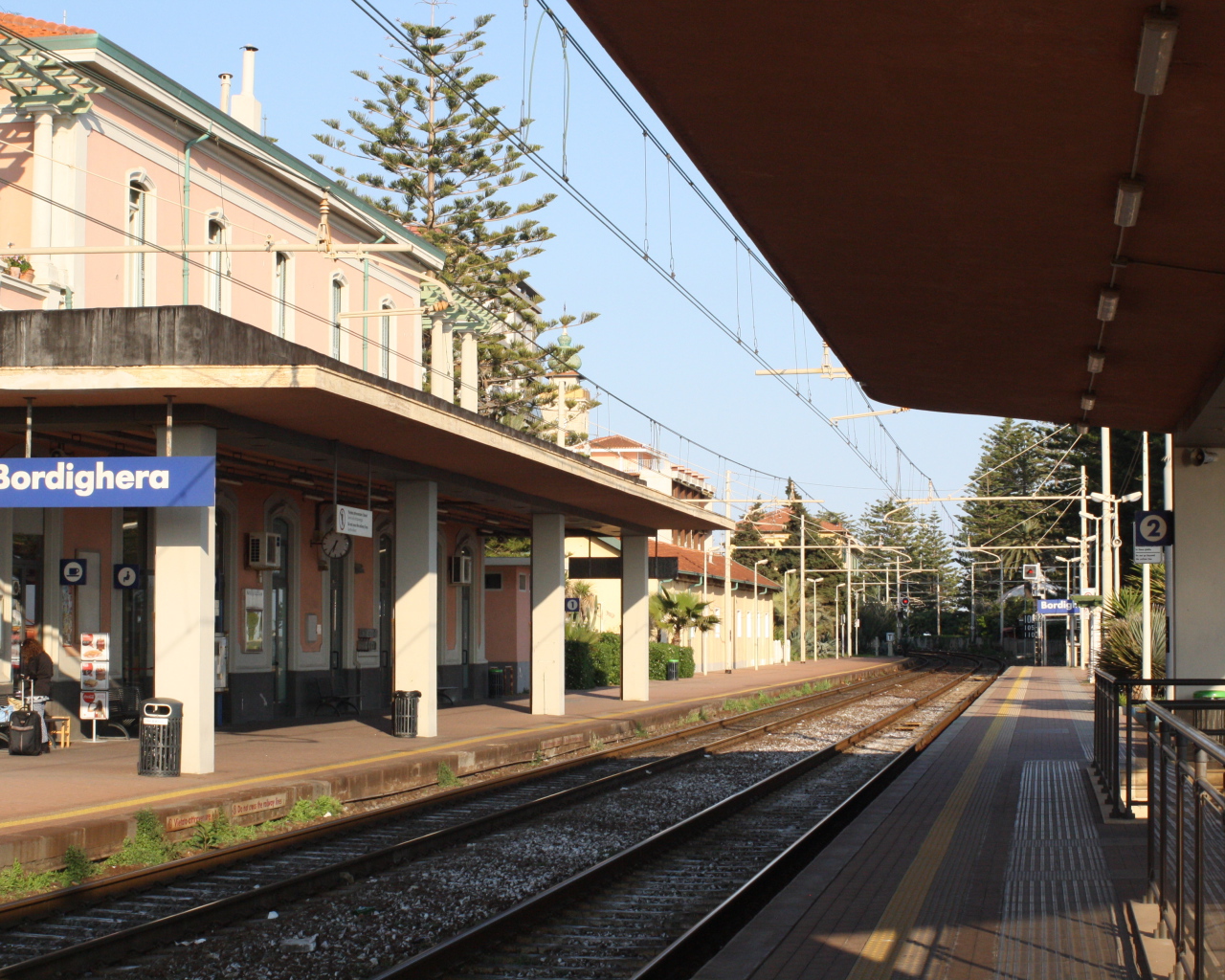 Железнодорожный вокзал на курорте Бордигера, Италия