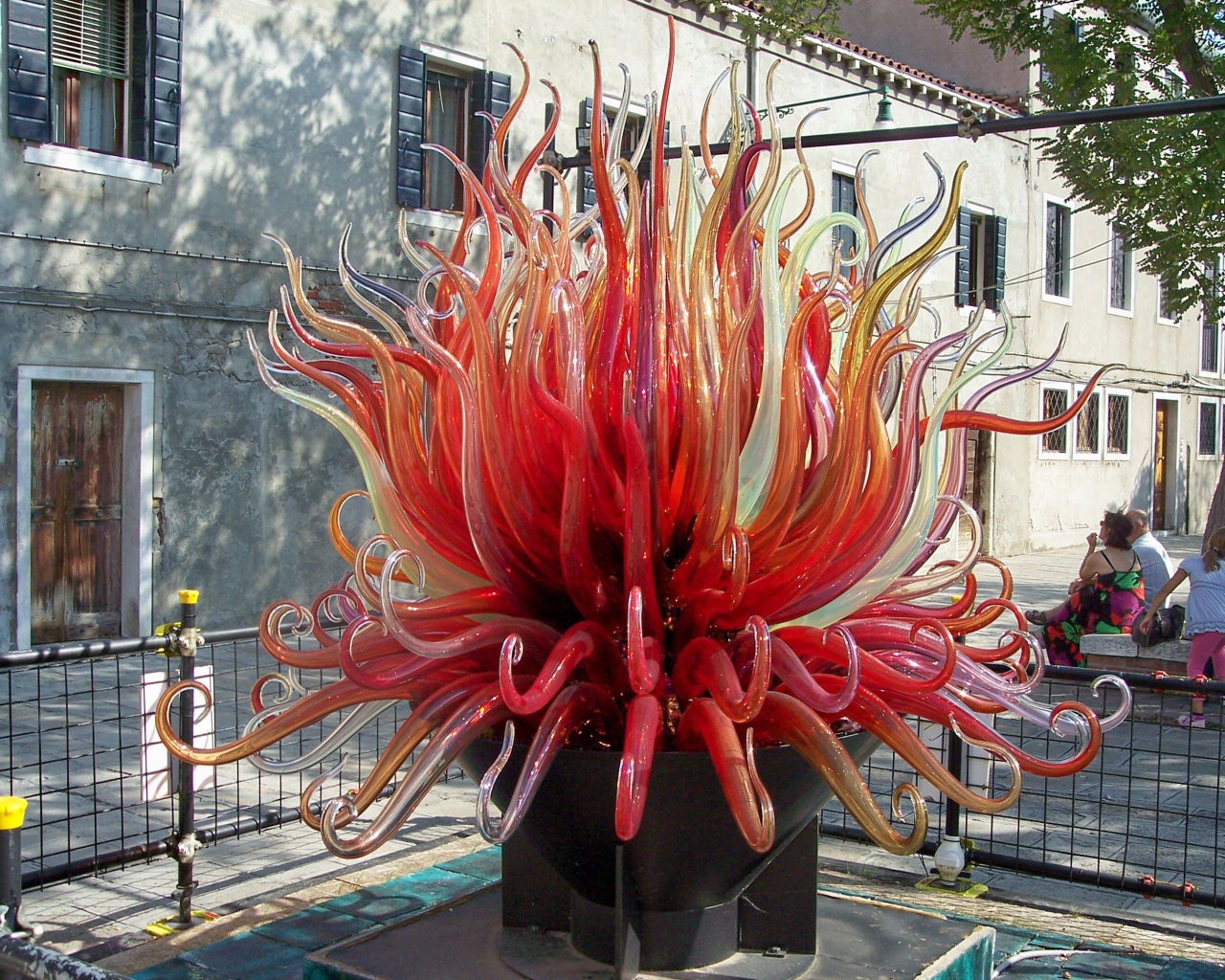 Скульптура из красного стекла на острове Мурано, Италия