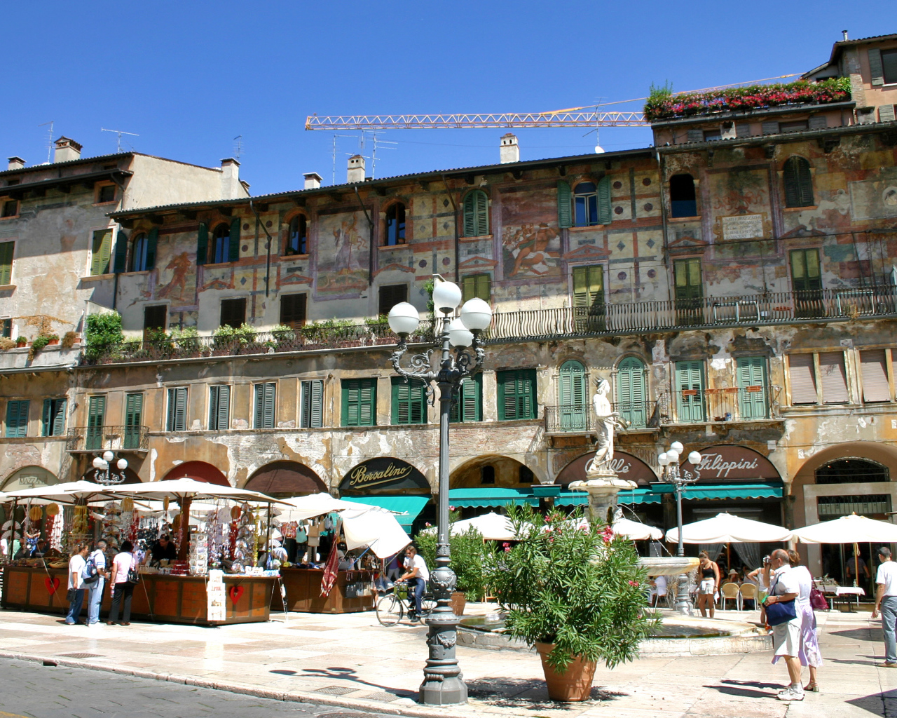 Уличный рынок в Вероне, Италия