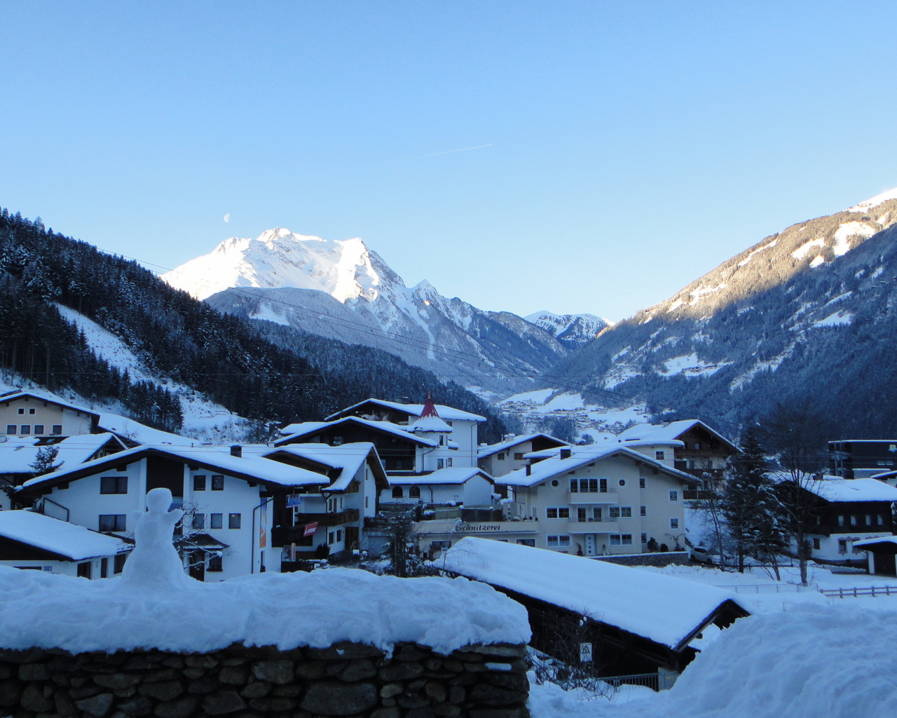 Закат в горах на курорте в Бормио, Италия