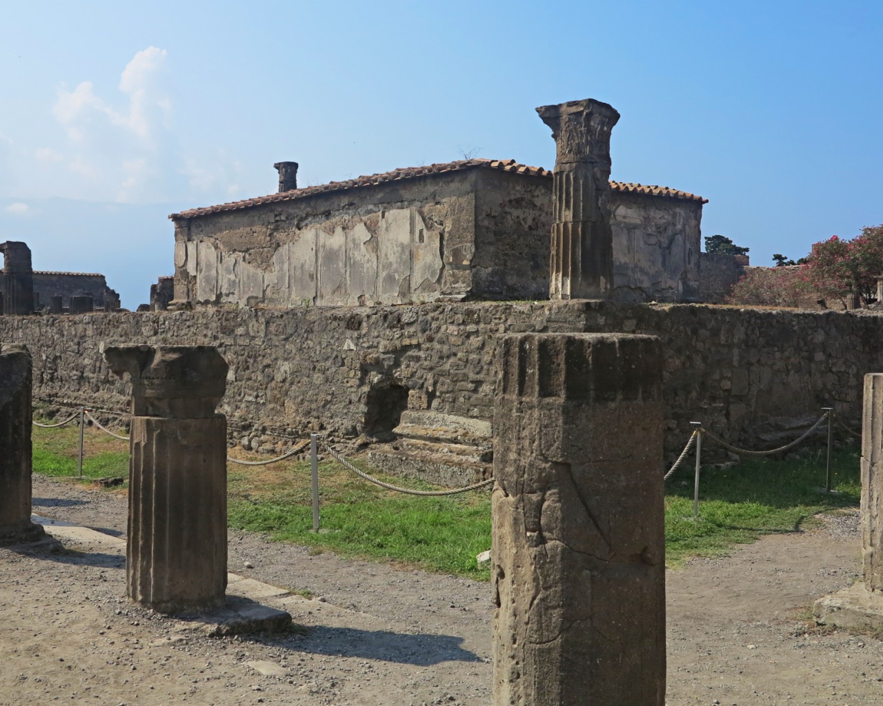 Сохранившееся здание в Помпеях, Италия