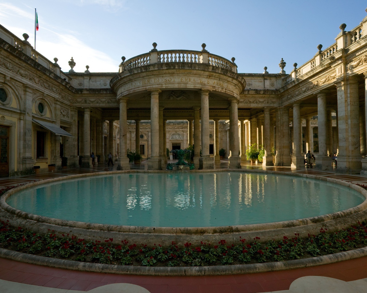 Бассейн на курорте в Монтекатини Терме, Италия