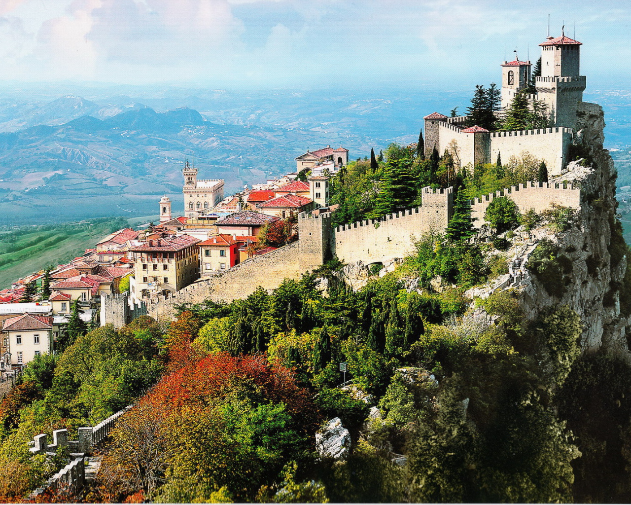 Республика Сан Марино, Италия