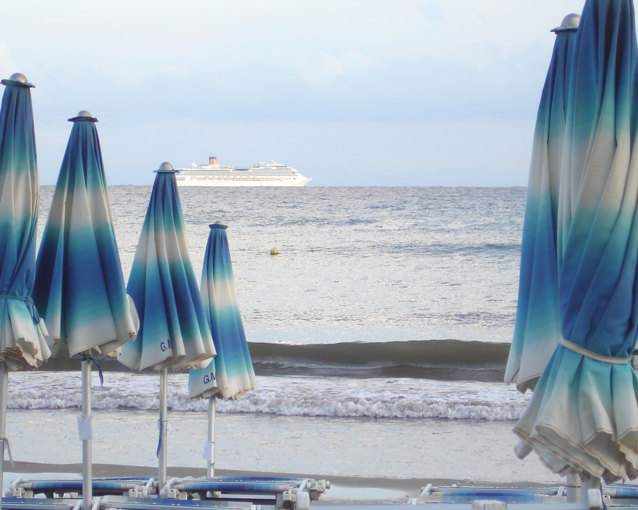 Пляж на курорте Диано Марино, Италия