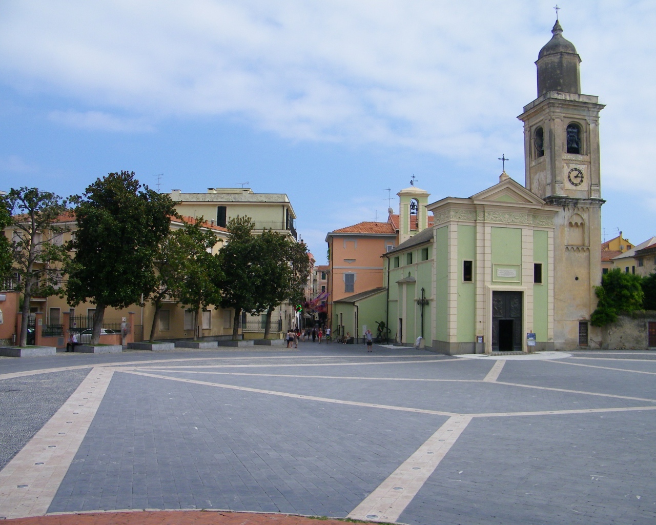 Главная площадь в Лоано, Италия